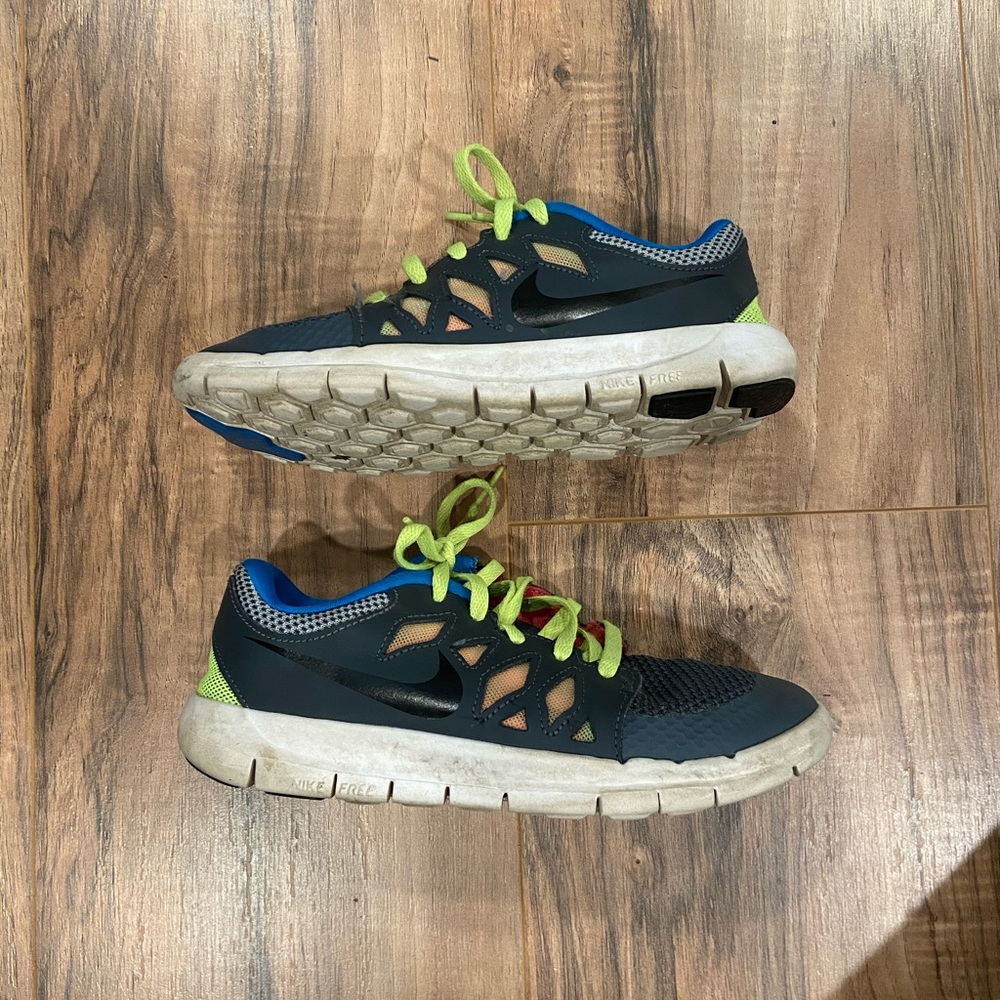 🌵Free 5.0 PS 'Dark Magnet Grey Volt Blue' Sz 3Y
